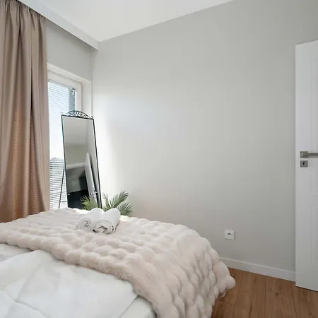 Bright Bulgarska With Parking Near Enea Stadium By Renters Apartament