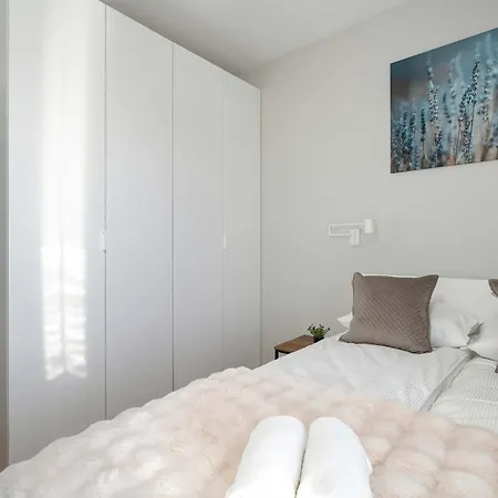 Bright Bulgarska With Parking Near Enea Stadium By Renters Poznań