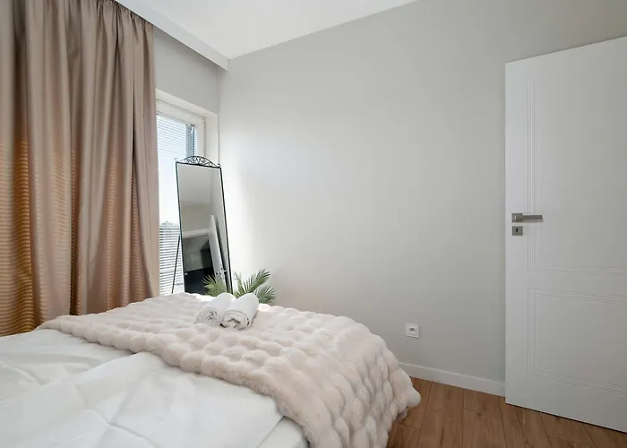 Bright Bulgarska With Parking Near Enea Stadium By Renters شقة